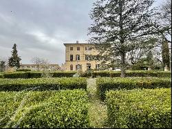 18th century château with outbuildings for renovation near Aix-en-Provence town center
