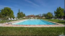 Casale San Giorgio with pool, vineyard and paddock near Siena-Tuscany