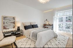 First occupancy: High-class modernized 4-room apartment in an old building