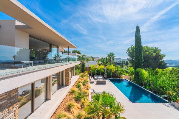 Bandol - Californian architect-designed villa with swimming pool and sea view