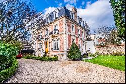 Saint-Germain-en-Laye – A superb late 19th century private mansion