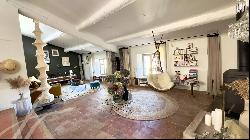 EXCLUSIVE IN Lourmarin, magnifient village house with terrace.
