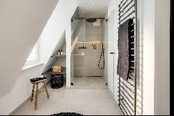 Toplage Lehel: Modernisierte Dachgeschoss-Maisonette-Wohnung mit Westloggia