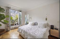 Paris 3rd District – A 4-bed apartment with a balcony