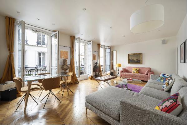 Paris 4th District – A bright and elegant pied a terre