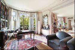 Paris 7th District – A magnificent family apartment with balconies