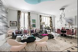Paris 8th District – An elegant pied a terre in a prime location