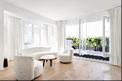 Paris 8th District – An elegant apartment with an extensive terrace