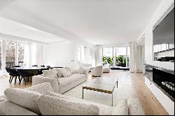 Paris 8th District – An elegant apartment with an extensive terrace