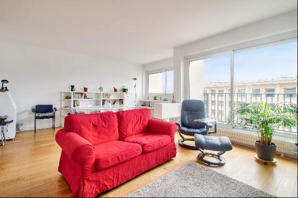 Paris 7th District – A bright 2/3 bed apartment with balconies