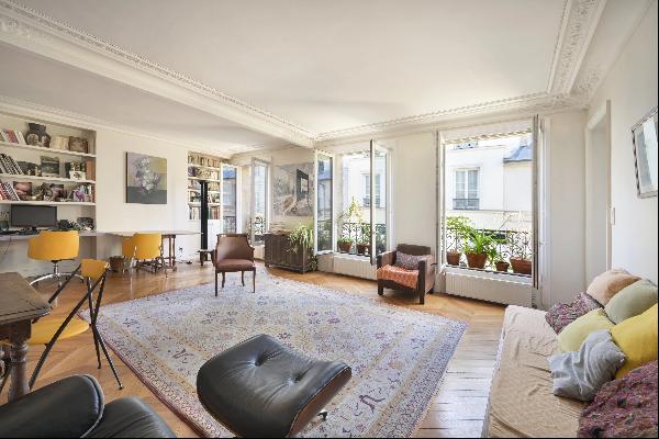 Paris 4th District – A bright 5-room apartment