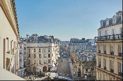 Paris 8th District – A renovated apartment in a prime location