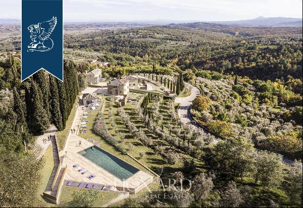 19th-century estate with an amphitheatre, chapel and private lake for sale with a project 