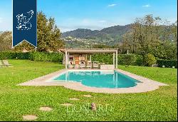 Stunnign property with a cottage and a 4,000-sqm garden for sale in the wonderful Tuscan c
