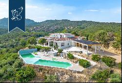 Recently-renovated luxury villa for sale in front the sea in Costa Smeralda