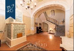 Luxury palace with elegant frescoes and a pool for sale in Umbria