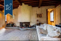 Prestigious villa surrounded by 5 hectares of grounds for sale in Poggio Imperiale