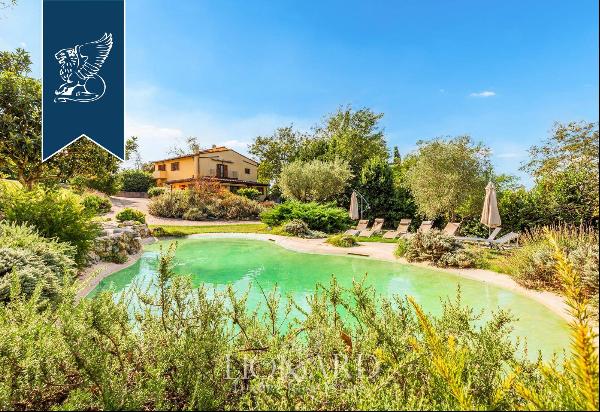 Exclusive property with a private park and an olive grove for sale in the province of Flor