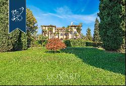 Elegant noble estate composed of a Neoclassic villa, stables and two rural buildings
