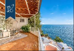 Extraordinary property with a guest house and private access to the sea for sale in Posita