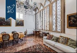 Luxury property with wonderful Venetian polifora for sale in historical palace in Venice