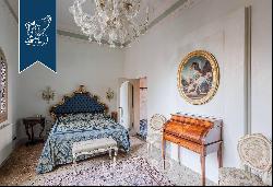Luxury property with wonderful Venetian polifora for sale in historical palace in Venice