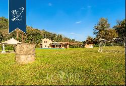 Luxury villa with a pool and a big park for sale on the outskirts of Lucca