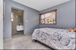 2 Bedroom, 2 Bathroom Townhouse for sale in Sharonlea
