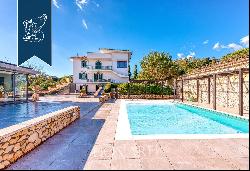 Prestigious property with a pool, a fitness area and a refined 5,000-sqm garden for sale i