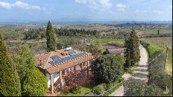 La Lanterna house to be renovated with vineyard, Montepulciano, Siena 