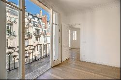 Paris 16th District – A meticulously renovated 2/3 bed apartment