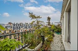 Paris 16th District – A 2-bed apartment with two terraces