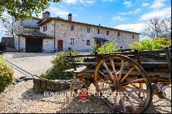 Umbria - HISTORIC COUNTRY HOUSE WITH PANORAMIC VIEWS OF TODI FOR SALE