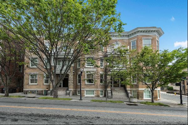 Mountain View Retreat in Historic Theater District: Luxe Condo with Amenties