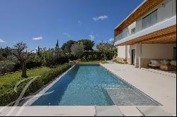 Mougins - Dominant position, open view on the countryside to the sea