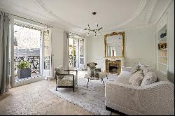 Paris 6th District – A superb 3-bed apartment with a balcony