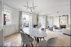 Paris 6th District – A superb 3-bed apartment with a balcony