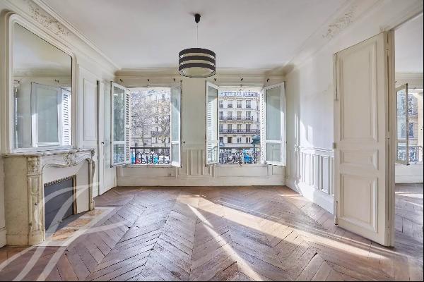 Beautiful apartment with unobstructed view of the city hall