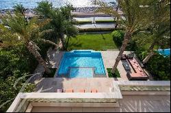 Seaside Splendor: Luxurious 5-Bedroom Villa in Palm Jumeirah