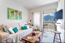 High-rise and renovated flat in Ipanema