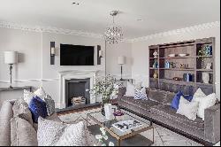 Large duplex penthouse apartment with skylight in enviable Belgravia location