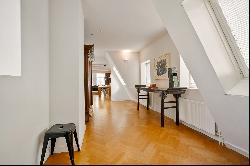 Very charming sunny canal apartment with rooftop terrace, elevator, and parking!