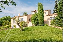 sale of a villa in Aix-en-Provence in a secure, quiet residence near the city center