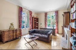 Paris 7th District – An elegant 3/4 bed apartment