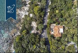 Exclusive luxury property with a private garden for sale in the province of Latina