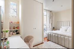 Neuilly-sur-Seine - A 5-bed family apartment