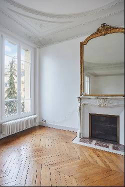 Paris 16th District – An elegant 3-bed apartment