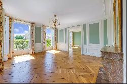 Versailles Notre-Dame – An elegant 3-bed family apartment