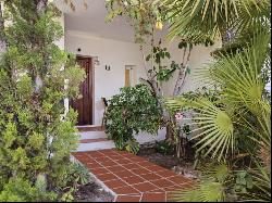 Coquettish, bright and original semi-detached house in La Quinta