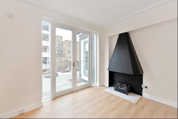 Recently refurbished top floor flat with roof terrace in Marylebone
